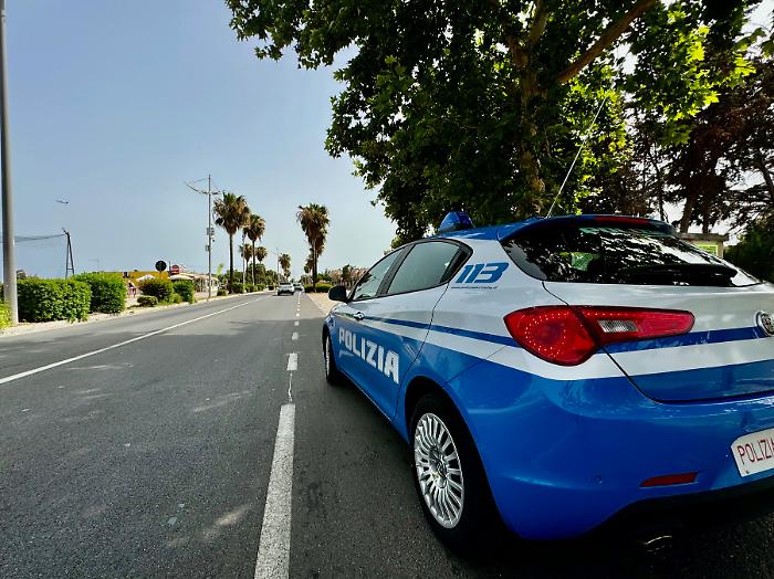 Allarme nebbiogeno sventa un furto in una palestra a Catania: arrestato 43enne