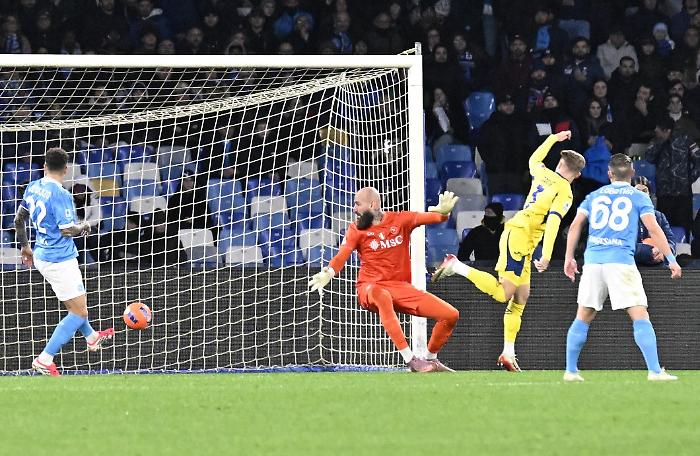 Brusca frenata del Napoli: al Maradona &egrave; solo 2 a 2 con il Verona