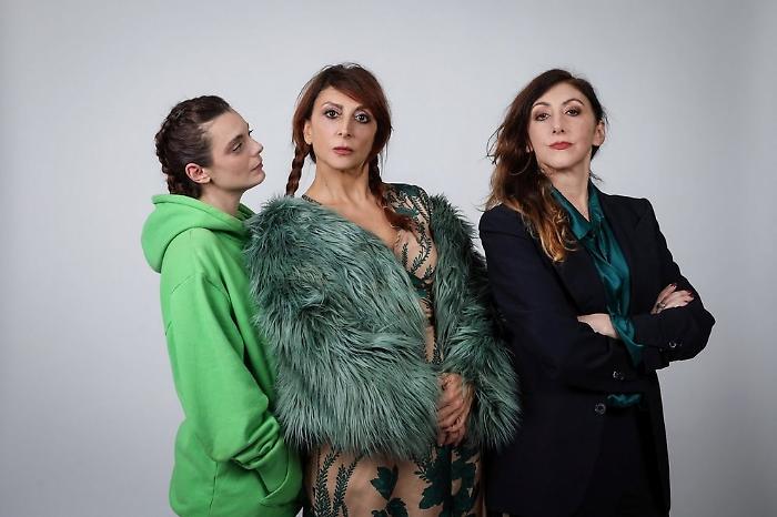 Tre donne, un furto e sangue: la rivincita amara di Kim Sparrow