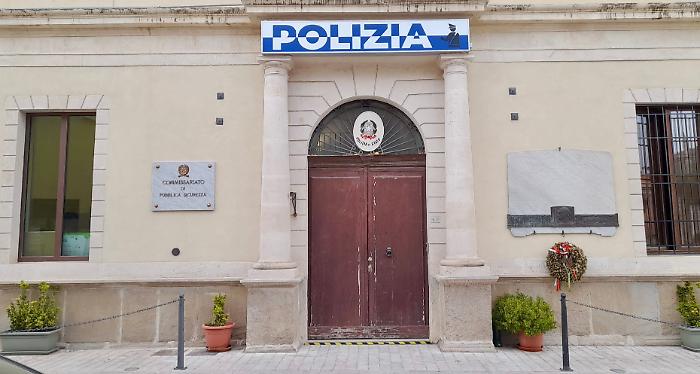Finti carabinieri truffano un&rsquo;anziana: coppia di pregiudicati bloccata sull&rsquo;A20 dopo la fuga