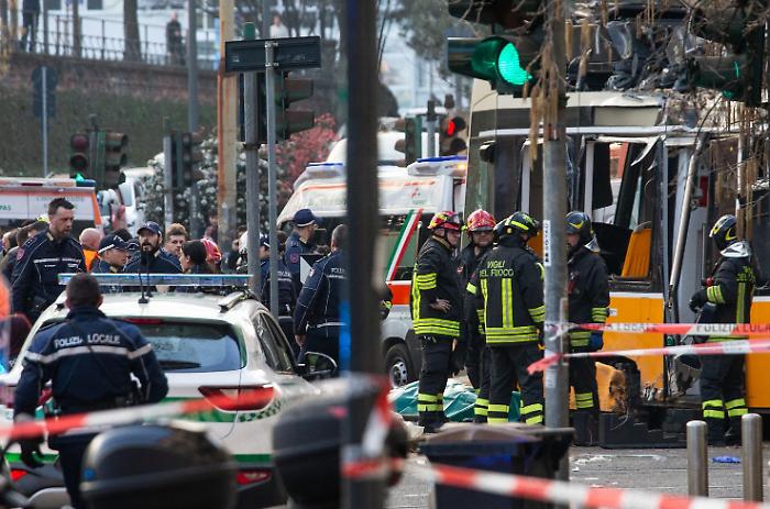 Tram Milano, la Procura apre inchiesta per omicidio colposo (e sul registro degli indagati c'&egrave; il tranviere)