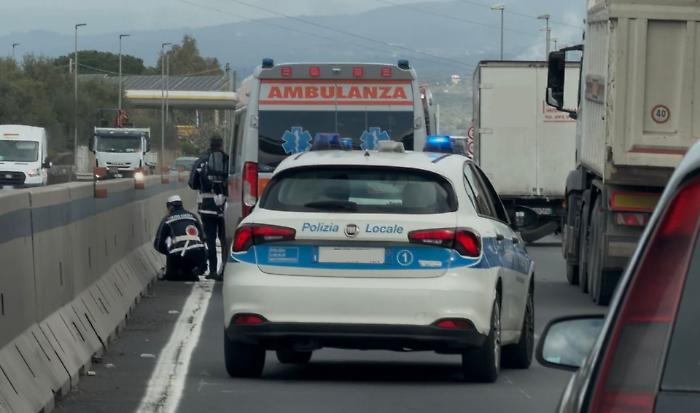 Incidente sulla Statale 121, scontro tra moto e camion a Piano Tavola