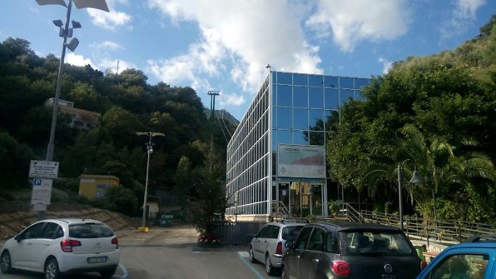 Progetto ricostruzione Taormina: "Pi&ugrave; stalli per i residenti di Isolabella e Mazzar&ograve;"