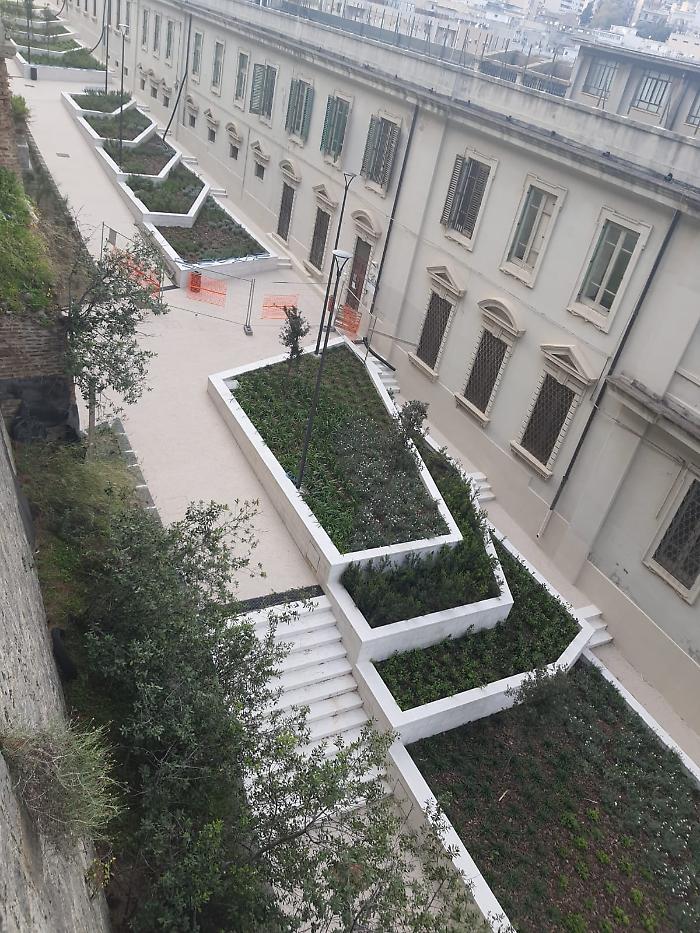 Via Macello Vecchio rigenerata: da baraccopoli a giardino urbano con anfiteatro, intitolata a Caravaggio