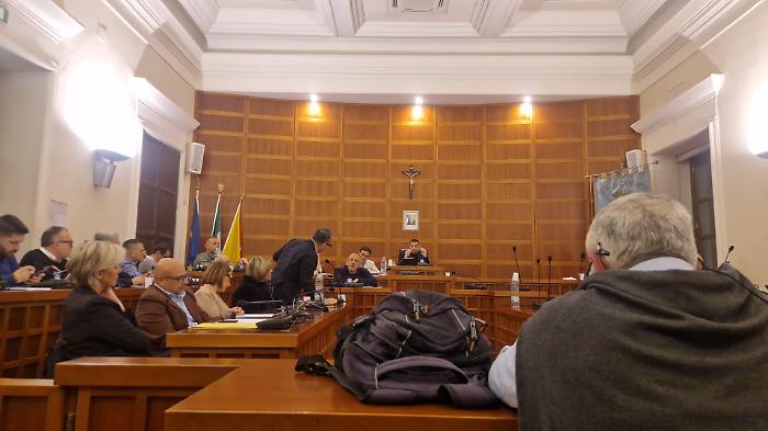 Canicatt&igrave;, il sindaco Vincenzo Corbo resta in sella: respinta la mozione di sfiducia