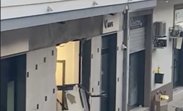 Melilli, il boato nel cuore della notte: assalto con esplosivo al bancomat BAPS, banca devastata e centro storico sotto shock