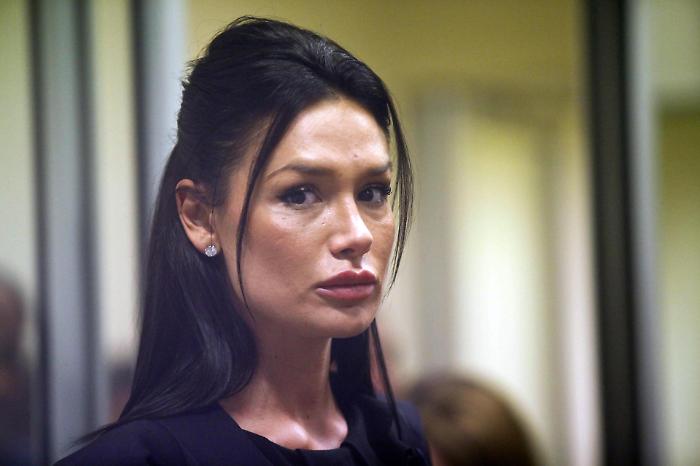 Grazia a Nicole Minetti, ecco perch&eacute; il caso si riapre: tutti i dubbi sul minore e i chiarimenti richiesti dal Quirinale 