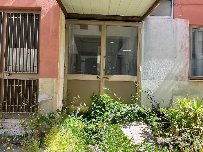 Ex sede del Decimo quartiere di via Cile: abbandono e degrado nel rione San Licandro