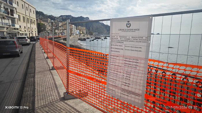 Il lungomare torna a vivere: fregi artistici e nuova ringhiera a Giardini Naxos