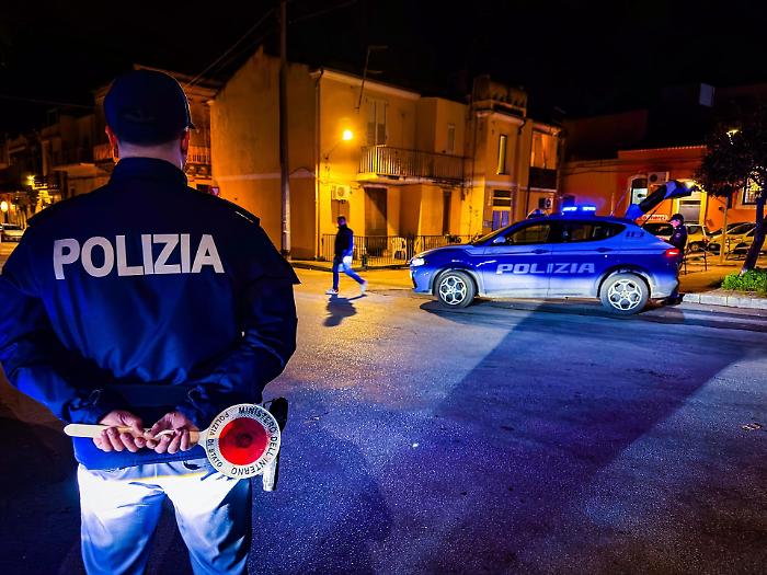 Cocaina nascosta nel calzino, arrestata 37enne: in auto trasportava 100 grammi di droga