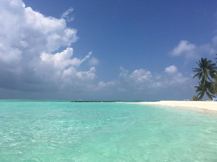 Maldive, rientrano in Italia i superstiti: a Mal&egrave; arrivano i soccorsi internazionali e i legali