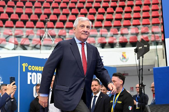 Forza Italia tenta la svolta dalla Calabria. Tajani: &laquo;Oggi affermiamo la nostra vitalit&agrave;&raquo;