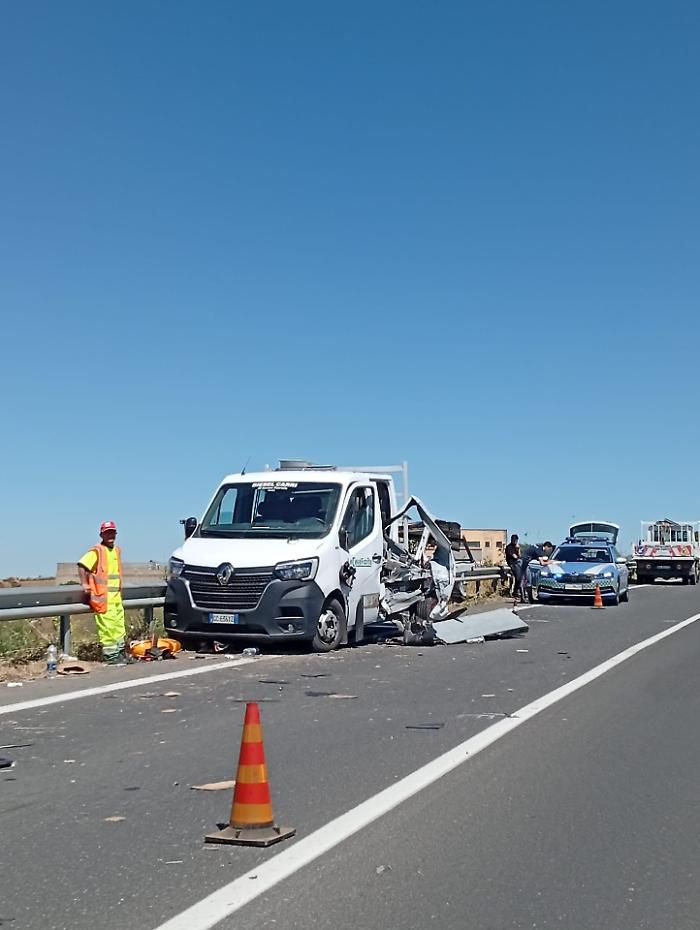 Incidente stradale sulla Ragusa-Catania, falciati quattro operai