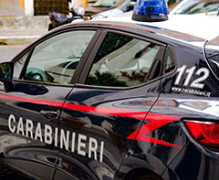 Sorpreso in auto con la figlia 15ene della compagna: 51enne arrestato per atti sessuali su una minorenne
