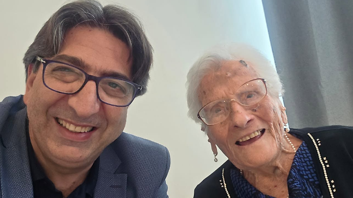 A Naso Rosaria Pizzino compie 105 anni. La sua ricetta della longevit&agrave;: semplicit&agrave;, affetti e un pizzico di gossip