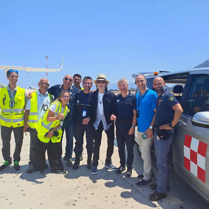 Che ci fa Paul McCartney a Palermo? l'ex Beatles &egrave; atterrato con un volo privato