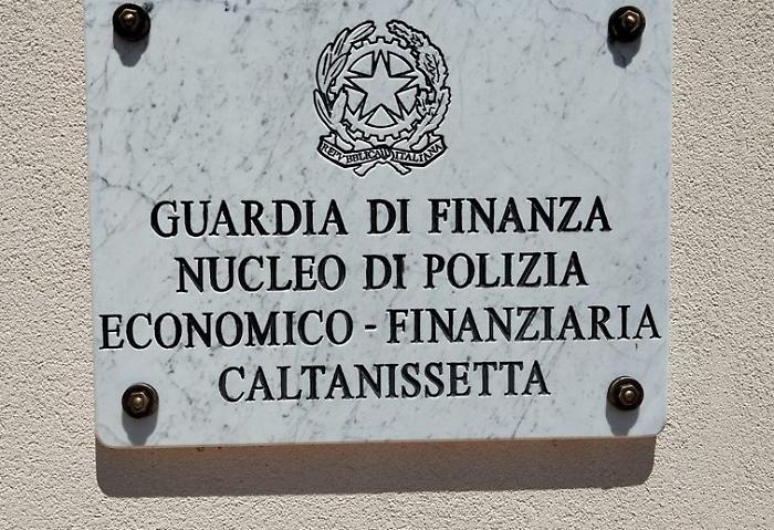 Blitz dei finanzieri al Libero Consorzio di Caltanissetta, sequestrati documenti sulla gestione dell'ente