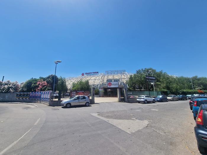 Sassata al volto all&rsquo;agente della municipale: trasferito al San Marco e sottoposto a delicato intervento