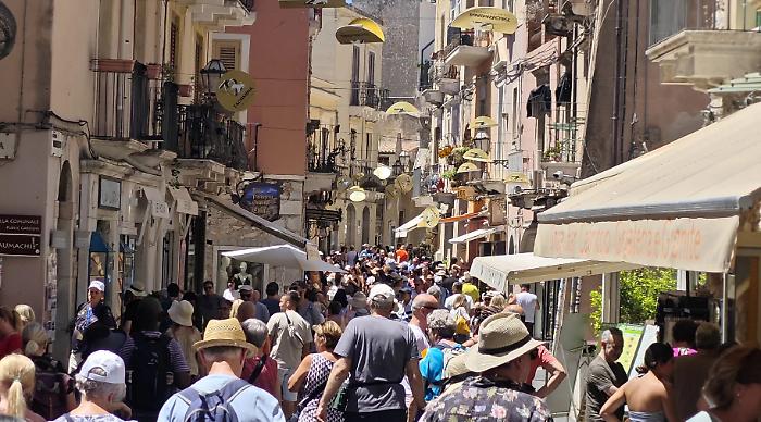 Taormina e Giardini Naxos: per ferragosto si punta al 95% dei posti occupati, tra glamour e presenze d'oltreoceano