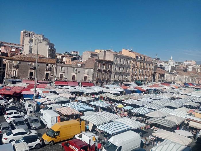 Alla Fiera non c&rsquo;&egrave; spazio per tutti: &laquo;Ma non fate morire il mercato&raquo;