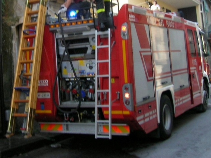 Misterbianco: capannone in fiamme, si sospetta la matrice dolosa