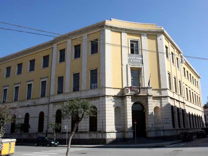 Sfratto del Rizza, pioggia di critiche