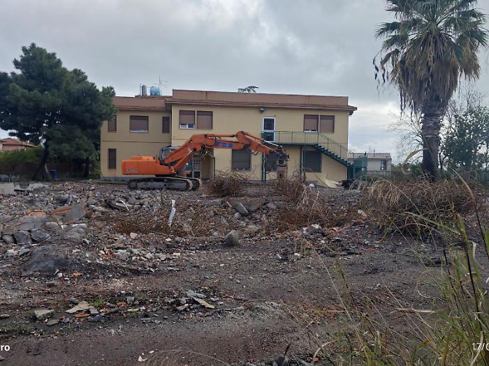 Completata la demolizione del vecchio asilo nido di Trappitello