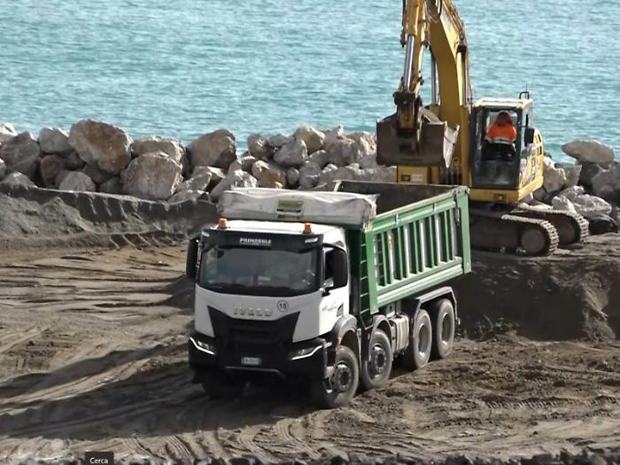 Porto di Tremestieri, si lavora alla diga foranea