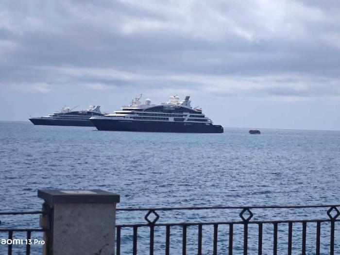 Arrivano gli yatch di lusso nella baia di Schis&ograve;
