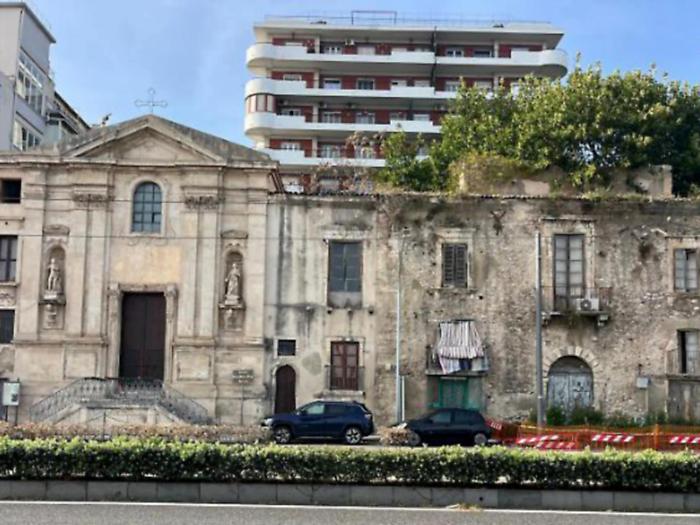 Messina: Palazzo Formento &egrave; in vendita 