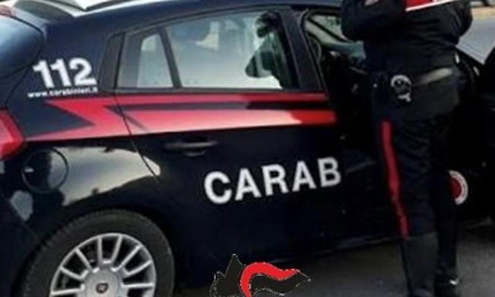 Fugge dai domiciliari e forza un posto di blocco: arrestato a Sant&rsquo;Alessio Siculo un 41enne senza assicurazione