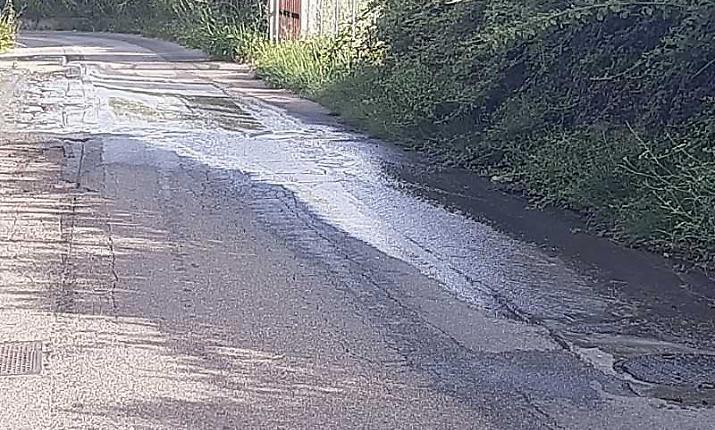Liquami sulla strada per Masse San Nicola, la denuncia del consigliere Previti